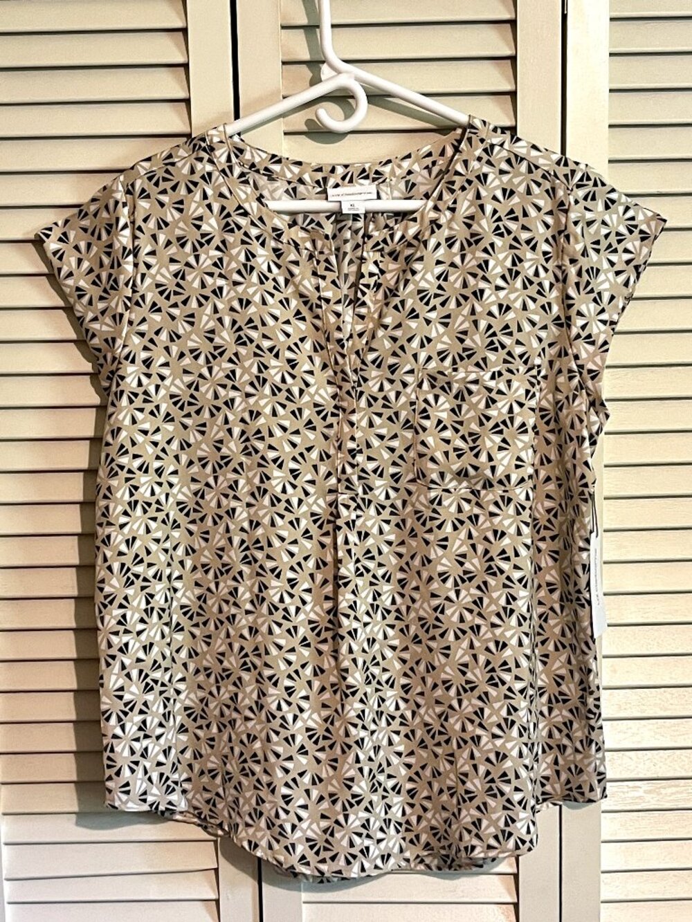Liz Claiborne Blouse / Top * Porcelain Sand Geo * Size XL * New w/Tag